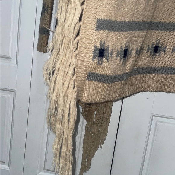 Forever 21 Tan and Black Geometric Cardigan Sweater - Picture 5 of 7